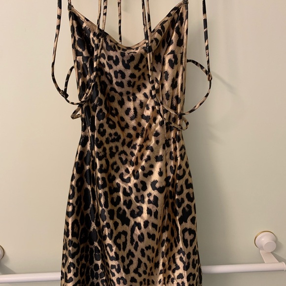 Fashion nova leopard print backless mini dress - Picture 4 of 5